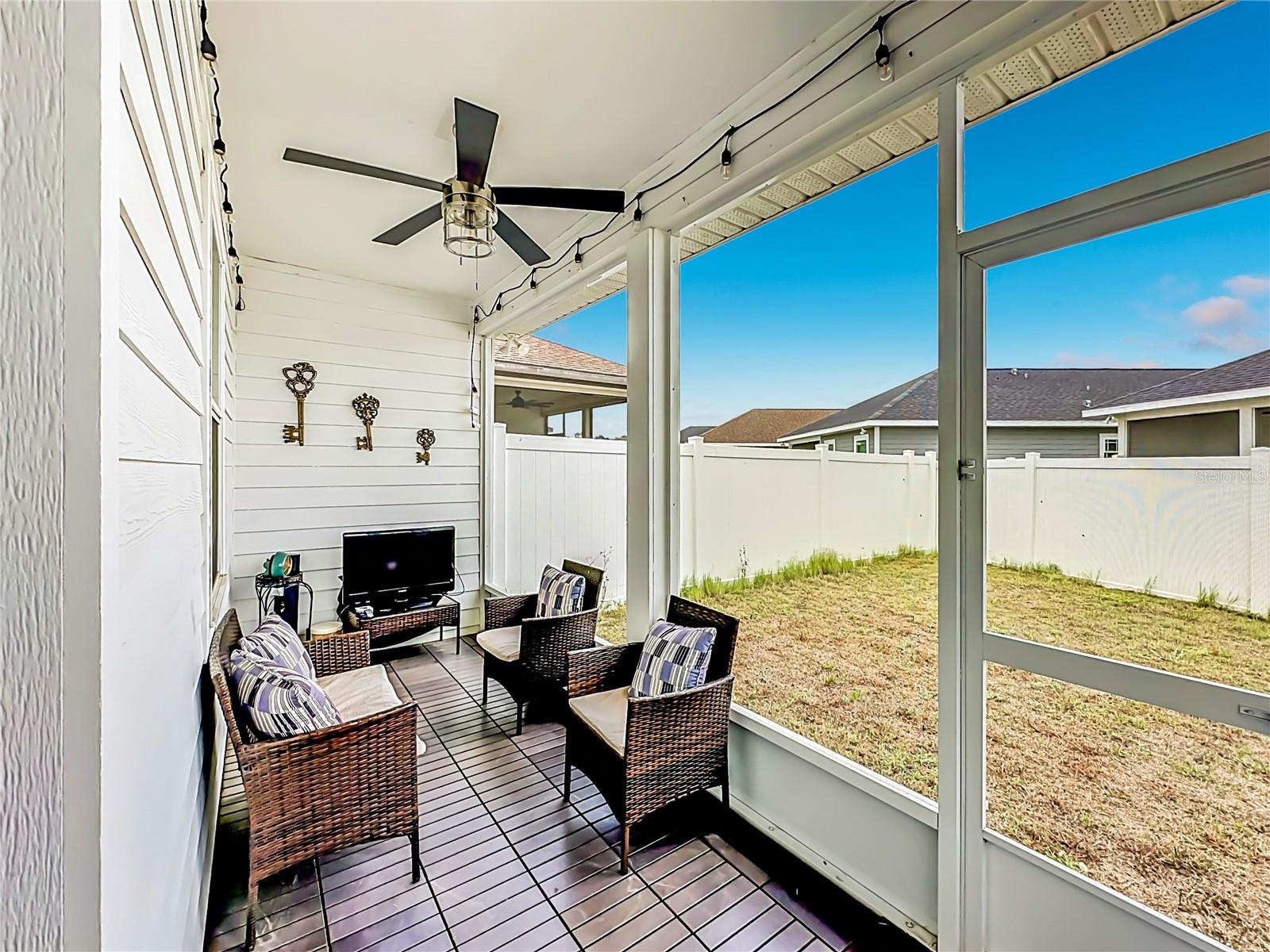 COUNTRY WAY - Residential
