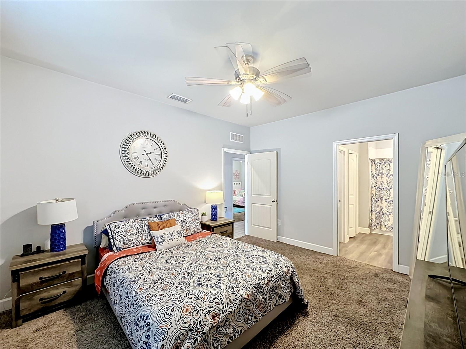 COUNTRY WAY - Residential