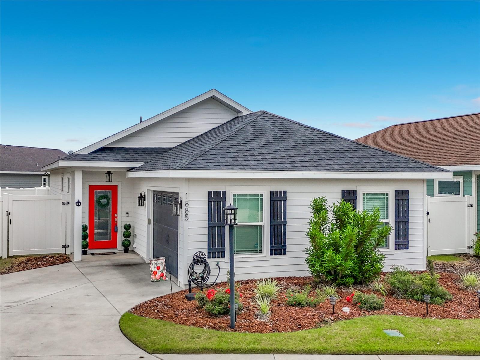 COUNTRY WAY - Residential
