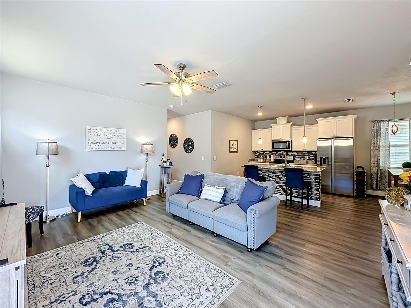 COUNTRY WAY - Residential