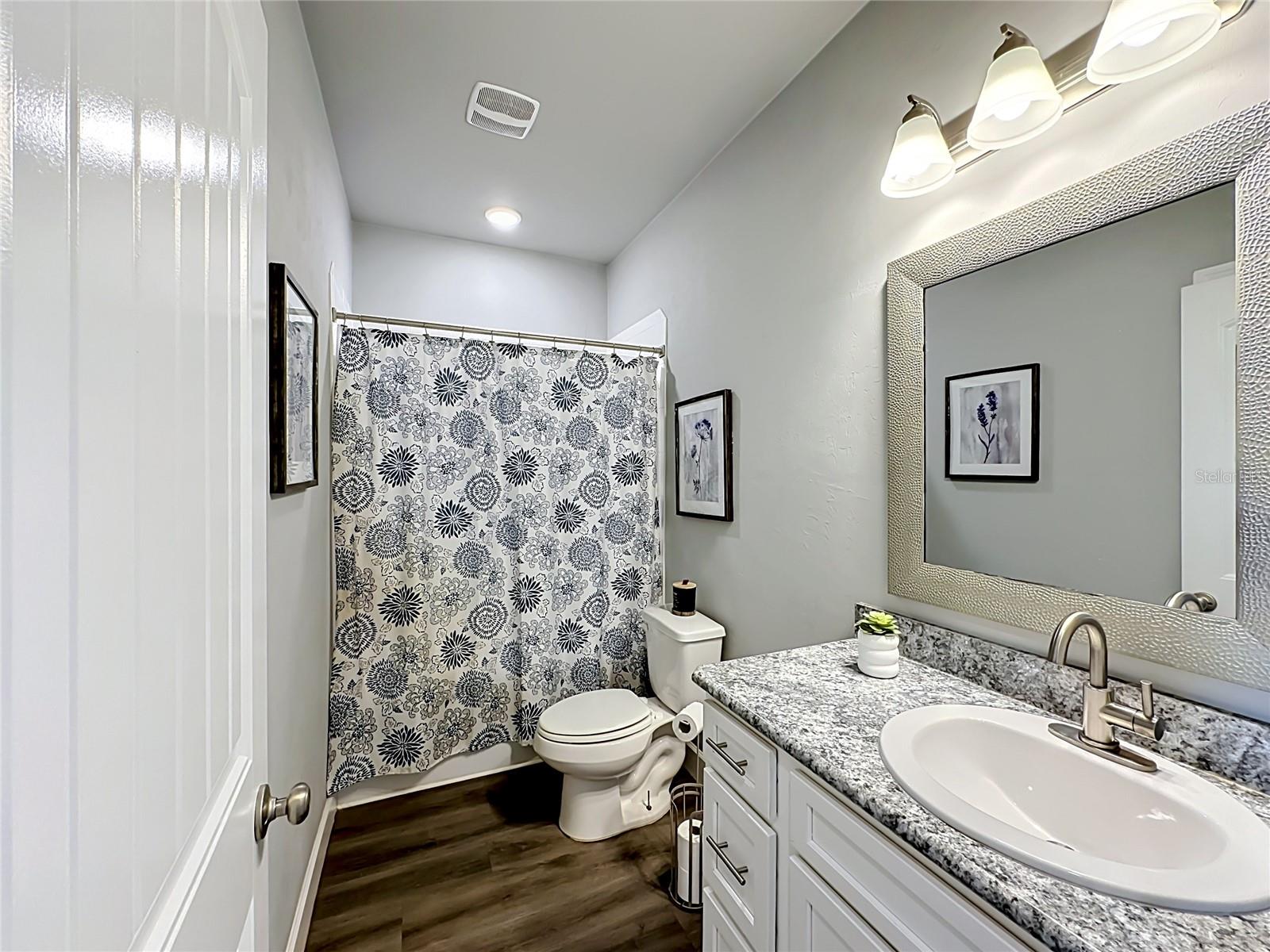 COUNTRY WAY - Residential