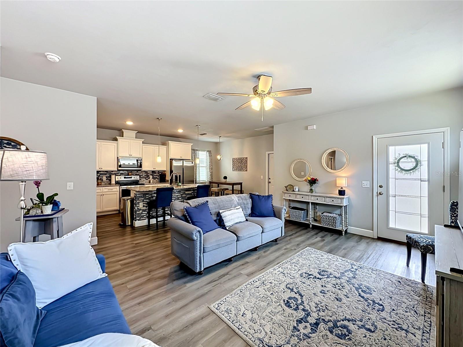 COUNTRY WAY - Residential