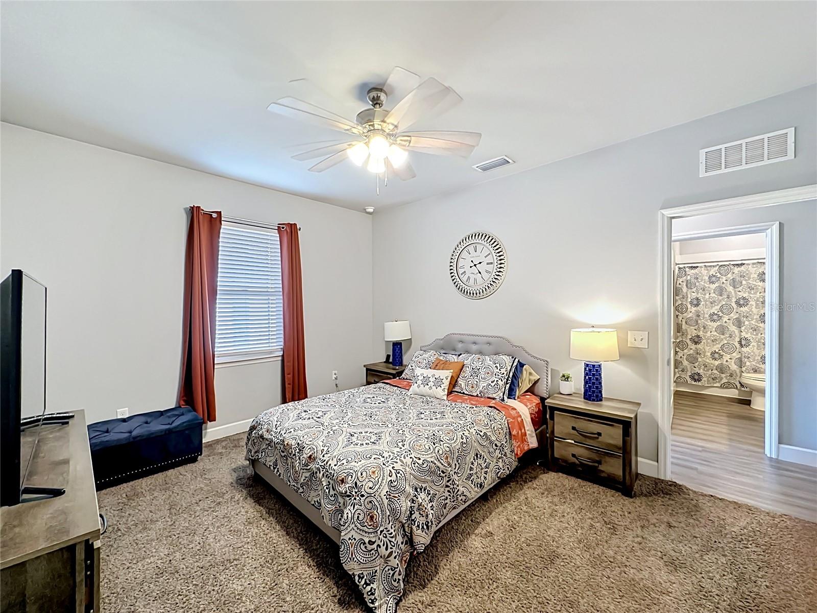 COUNTRY WAY - Residential