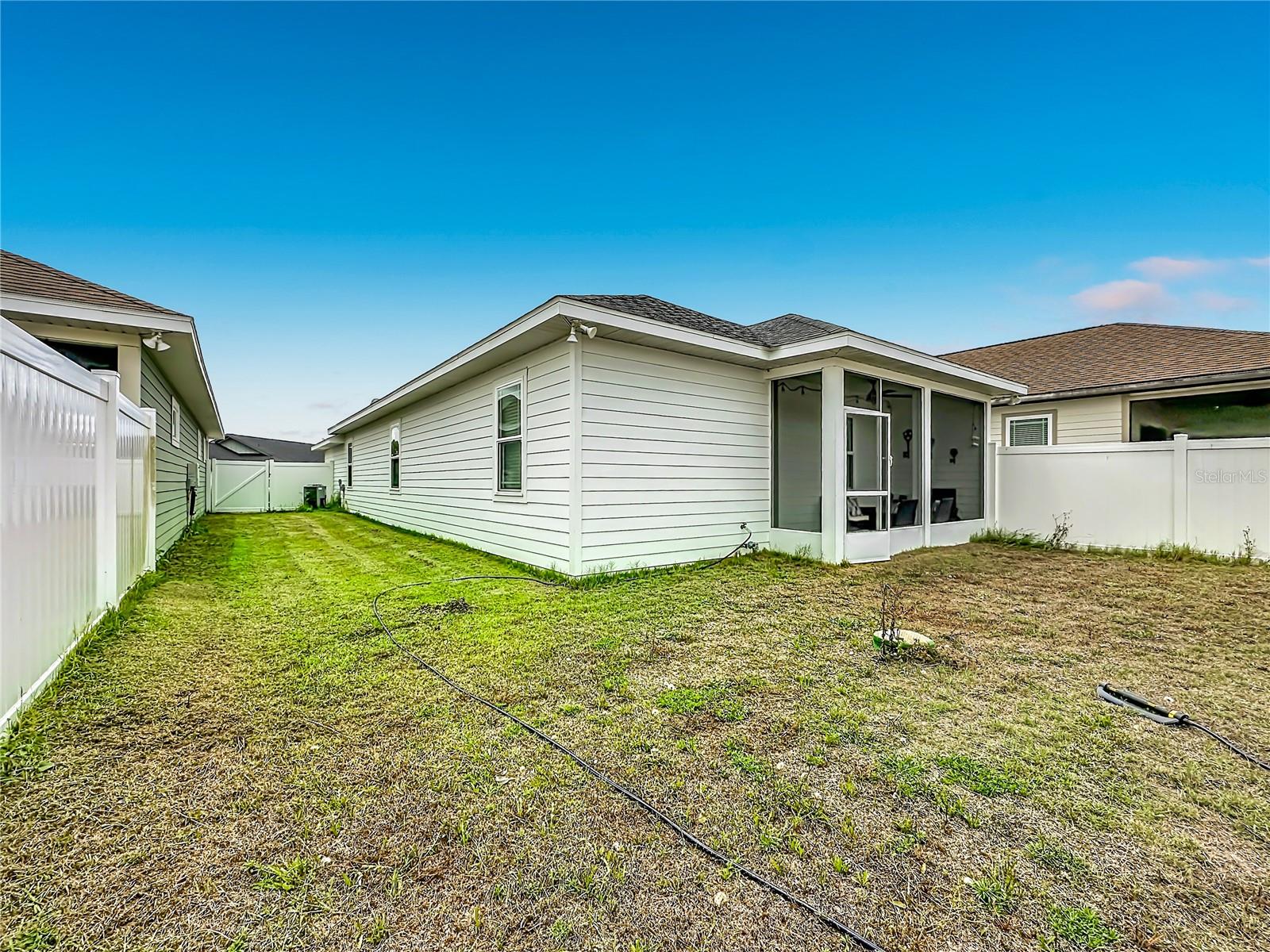 COUNTRY WAY - Residential