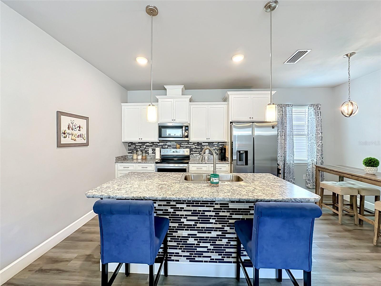 COUNTRY WAY - Residential
