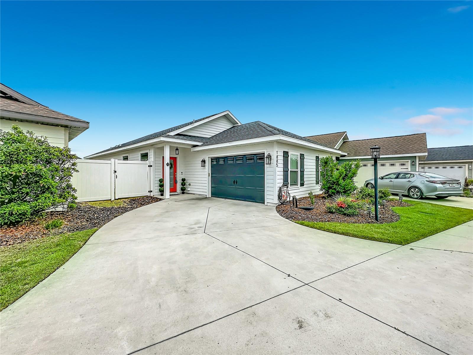 COUNTRY WAY - Residential