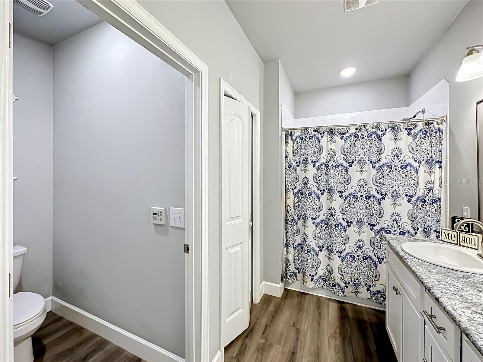 COUNTRY WAY - Residential