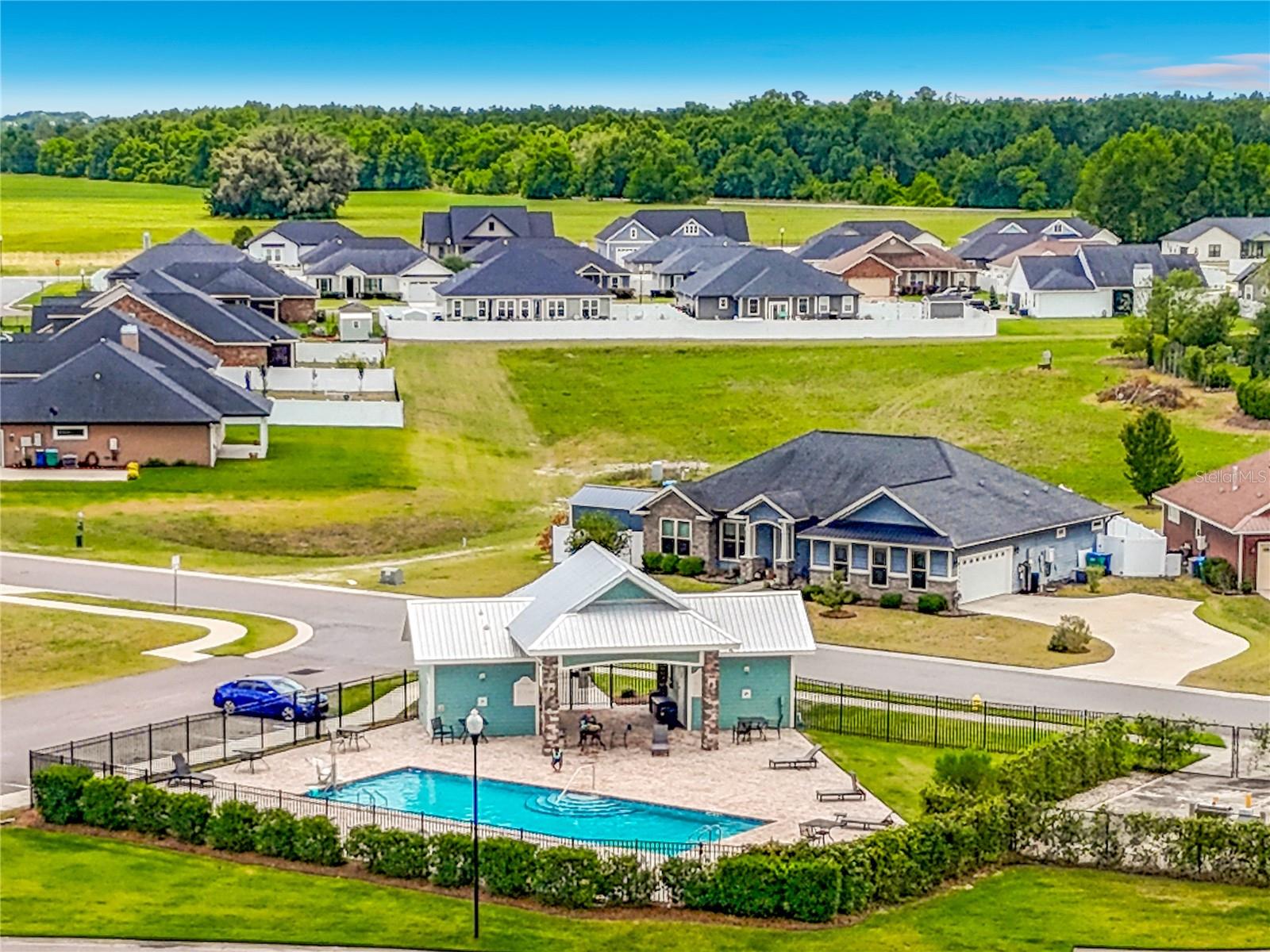 COUNTRY WAY - Residential
