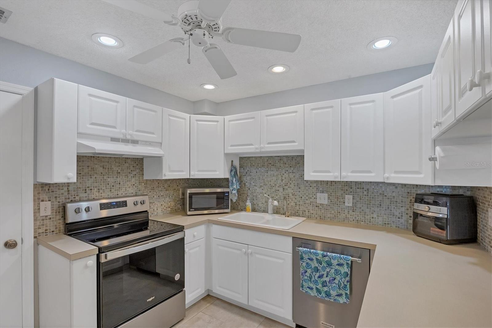 VIVIENDA AT BRADENTON II - Residential