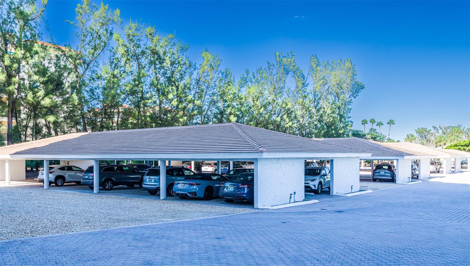 ISLANDER CLUB OF LONGBOAT - Residential