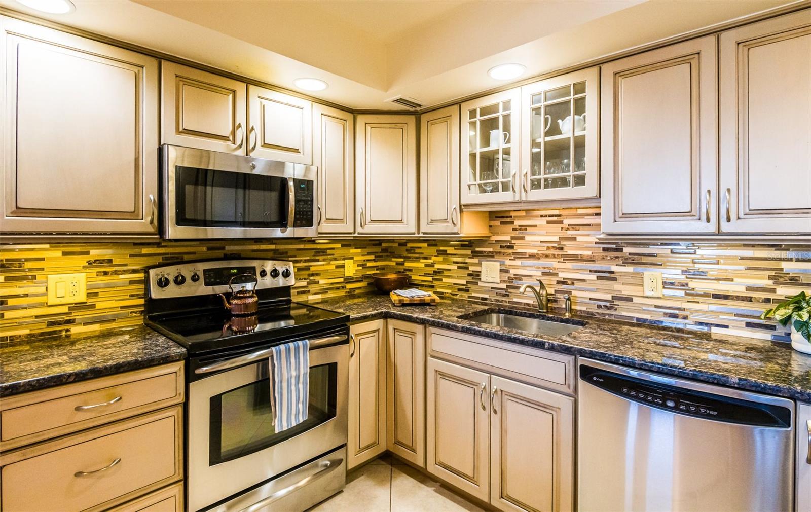 ISLANDER CLUB OF LONGBOAT - Residential