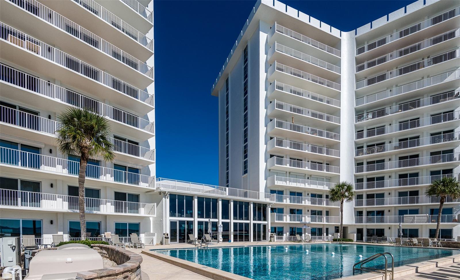 ISLANDER CLUB OF LONGBOAT - Residential