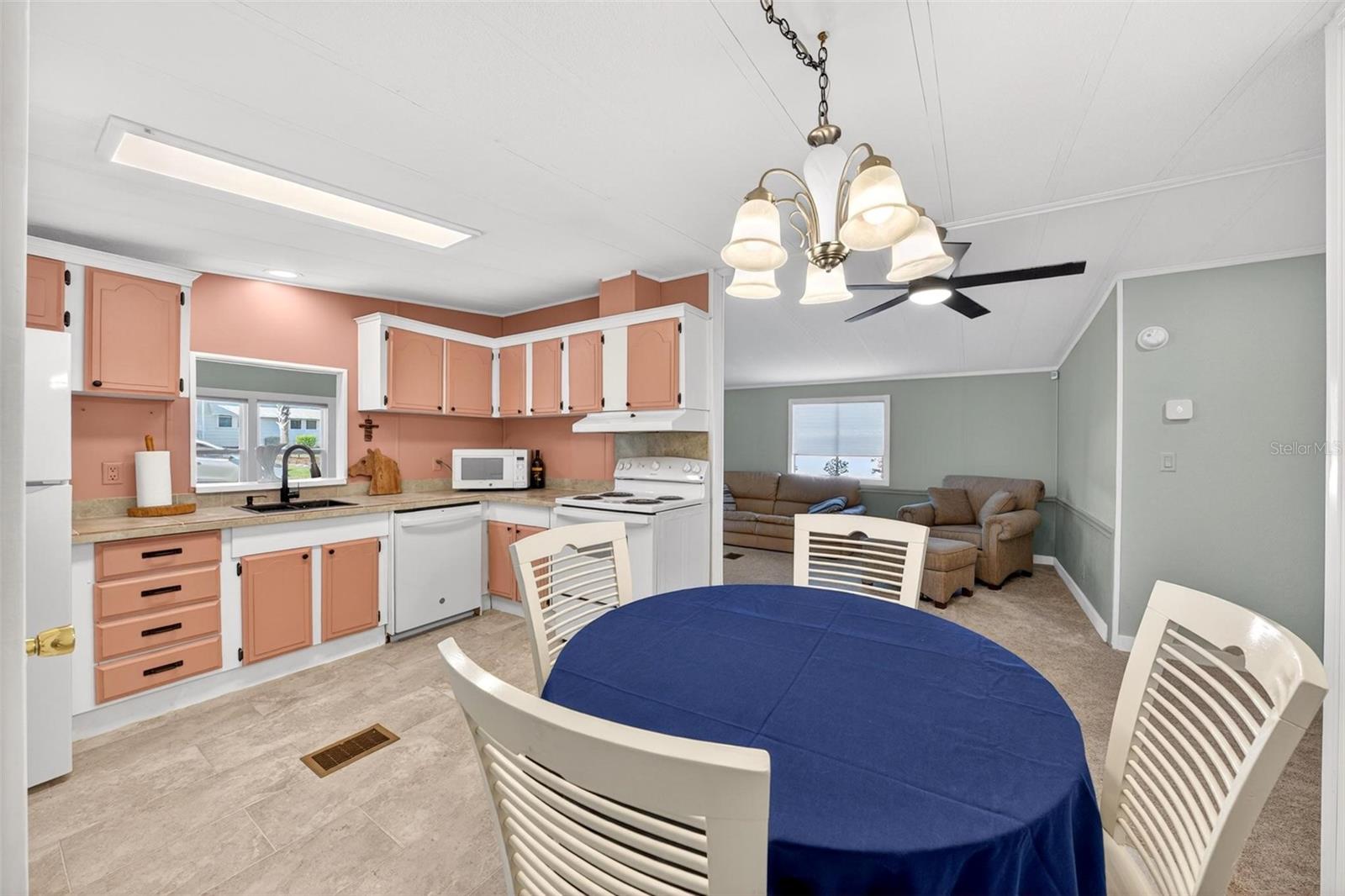 LADY LAKE ORANGE BLOSSOM GARDENS UNIT 06 - Residential