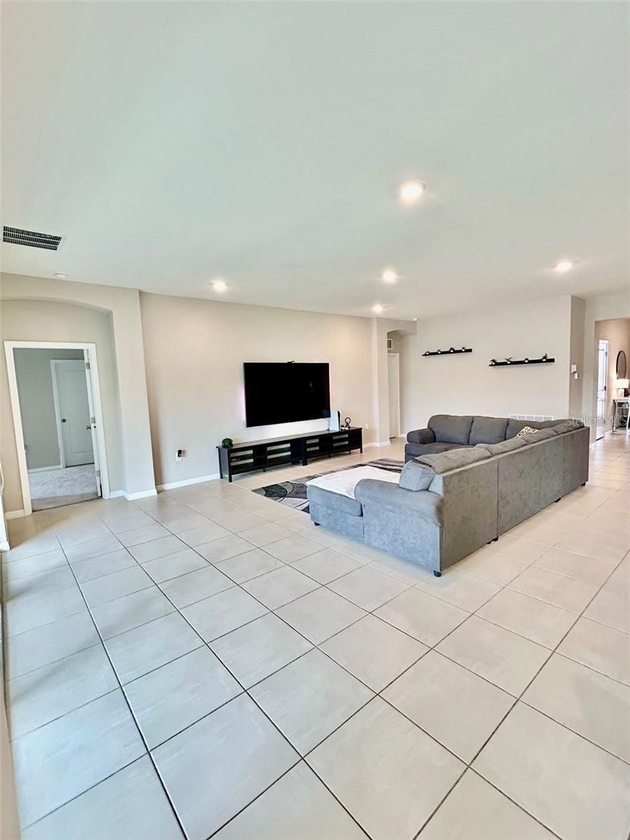 6853 SE 3RD LOOP