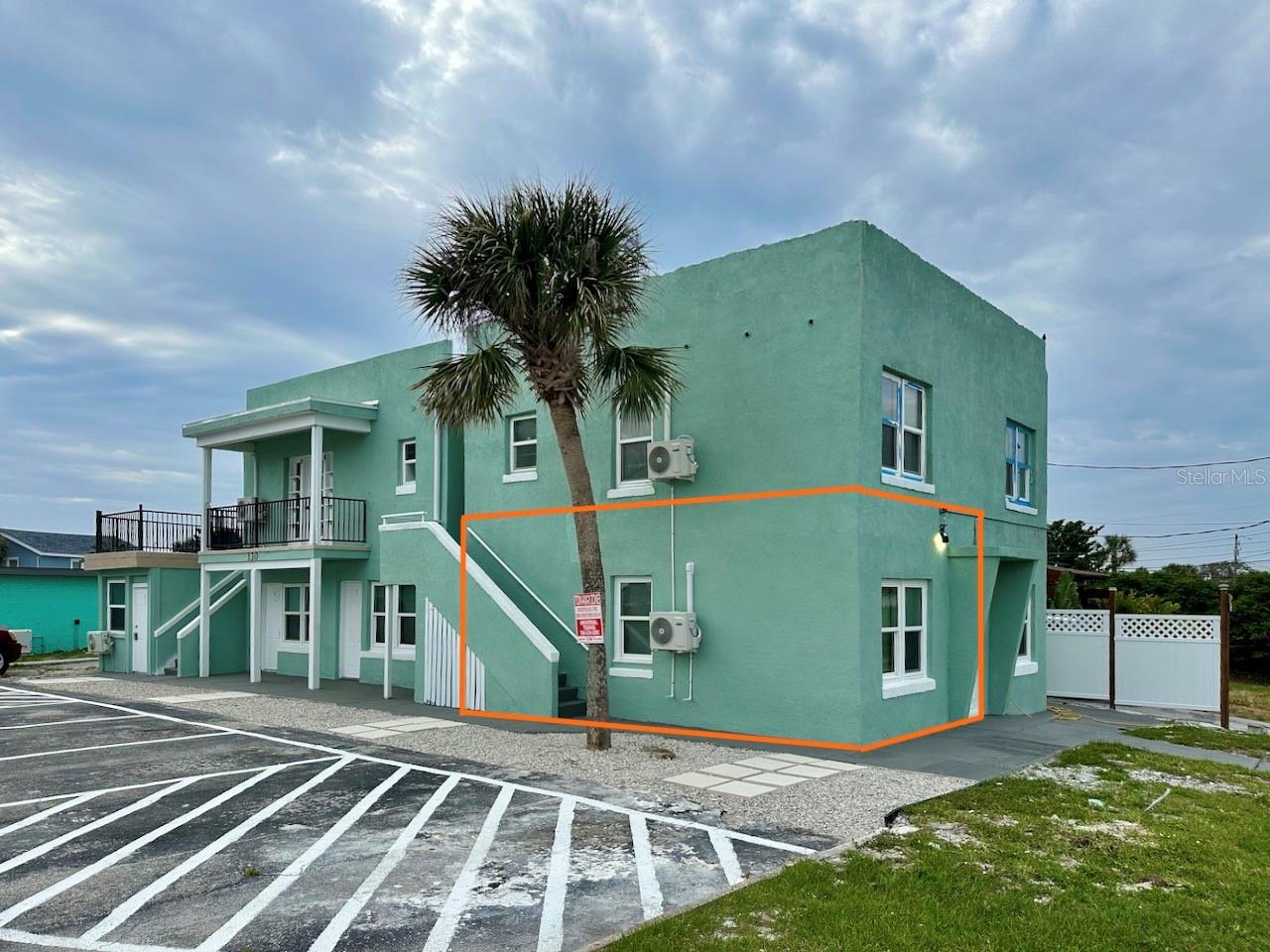 Discover coastal living at its finest in this stunningly renovated studio apartment. Featuring brand-new stainless steel appliances, contemporary flooring, and a modernized kitchen and bathroom, this apartment combines luxury with convenience.
Just a short walk to the beach and local activities, you'll enjoy easy access to dining, shopping, and entertainment. Don't miss this opportunity to live in a stylish, updated space in a prime location. Schedule your tour today!
***MOVE-IN SPECIAL FIRST FULL MONTHS RENT FREE***