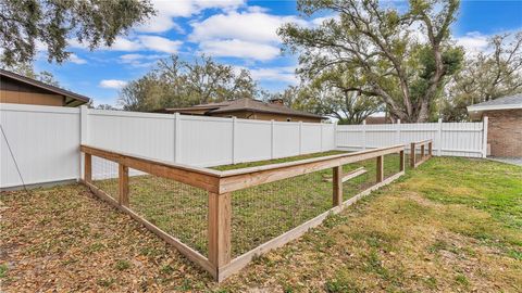 A home in LAKELAND