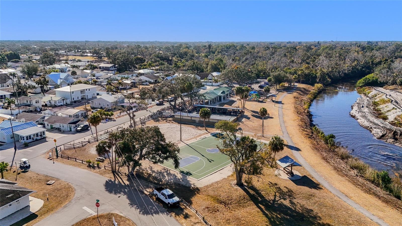 PINECRAFT - Residential