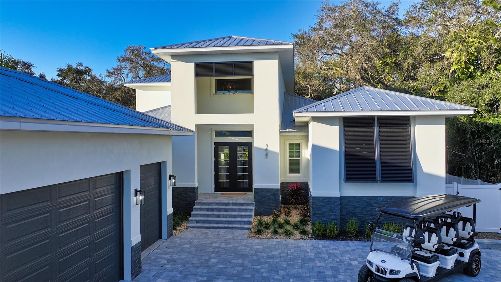 1537 SIESTA DRIVE