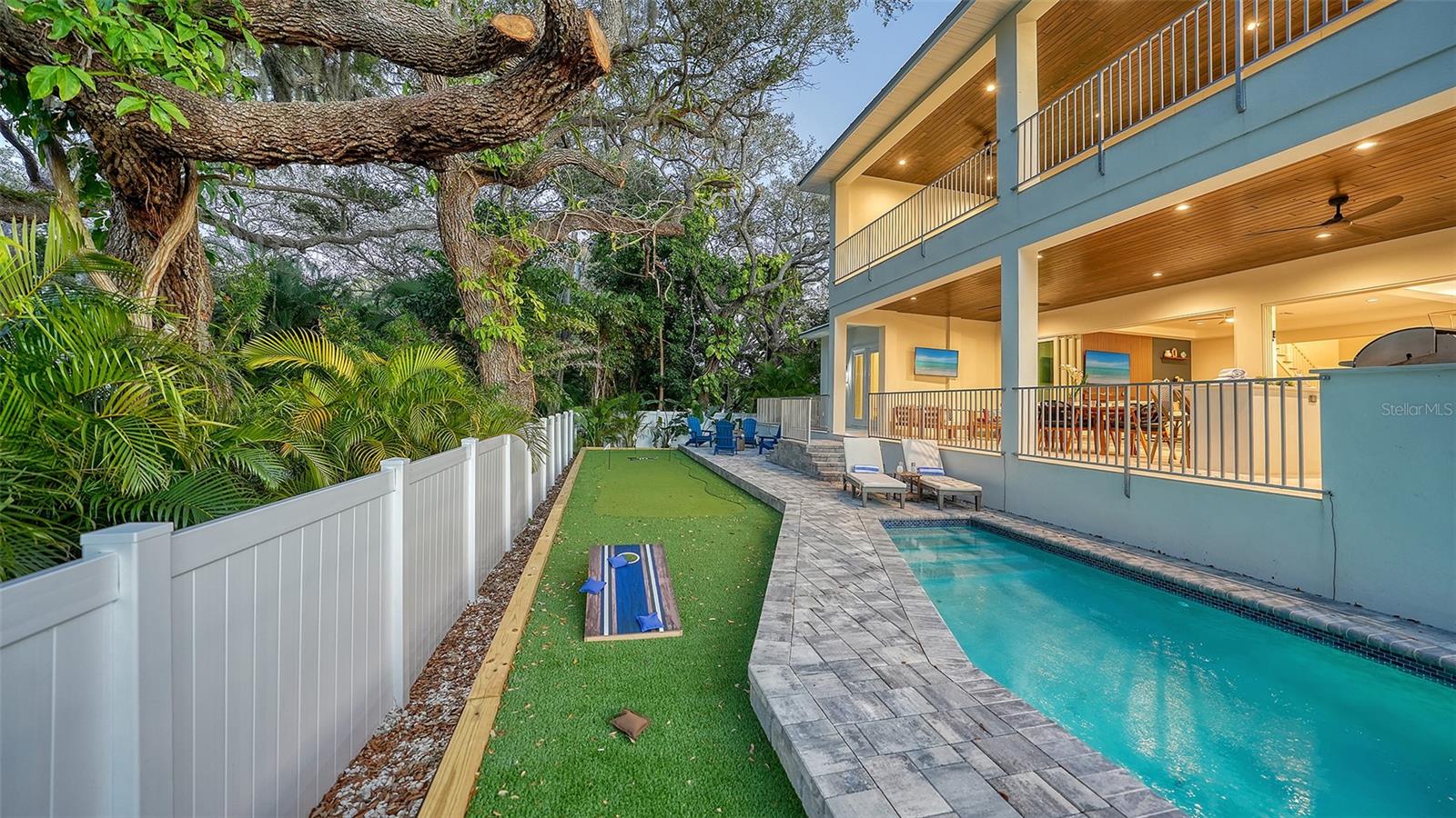 1537 SIESTA DRIVE