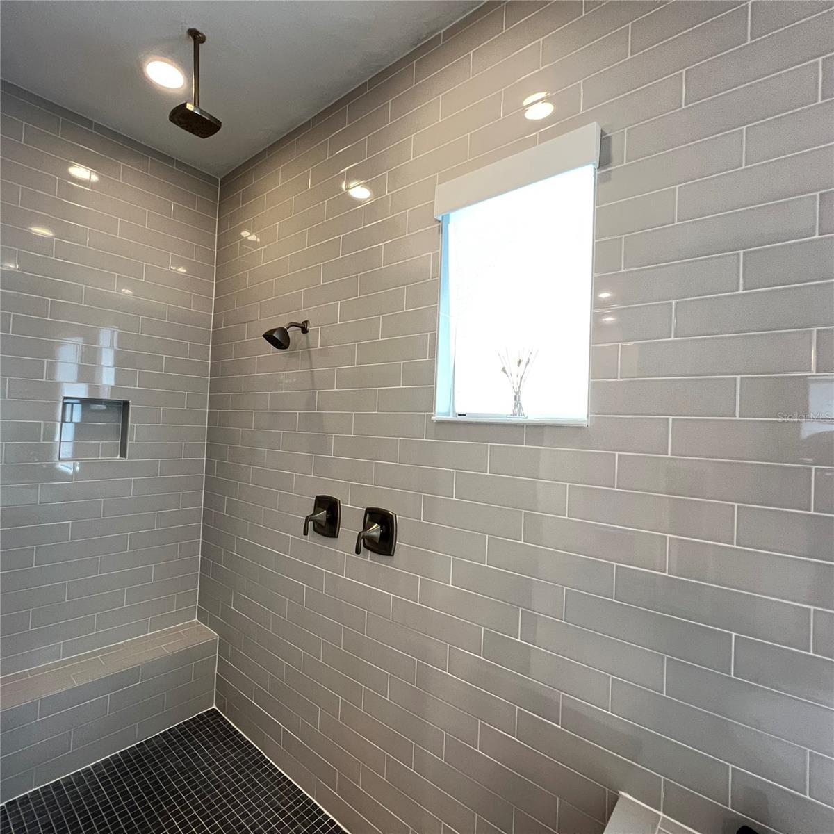 WATERSIDE/JOHNS LK-PH 1 - Residential