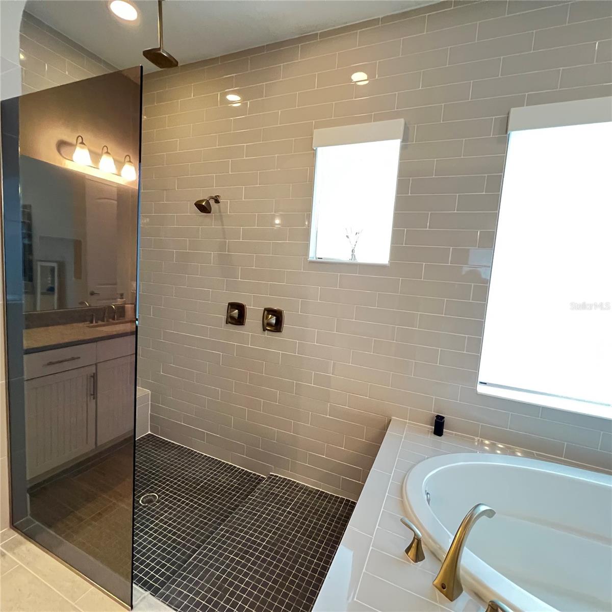 WATERSIDE/JOHNS LK-PH 1 - Residential