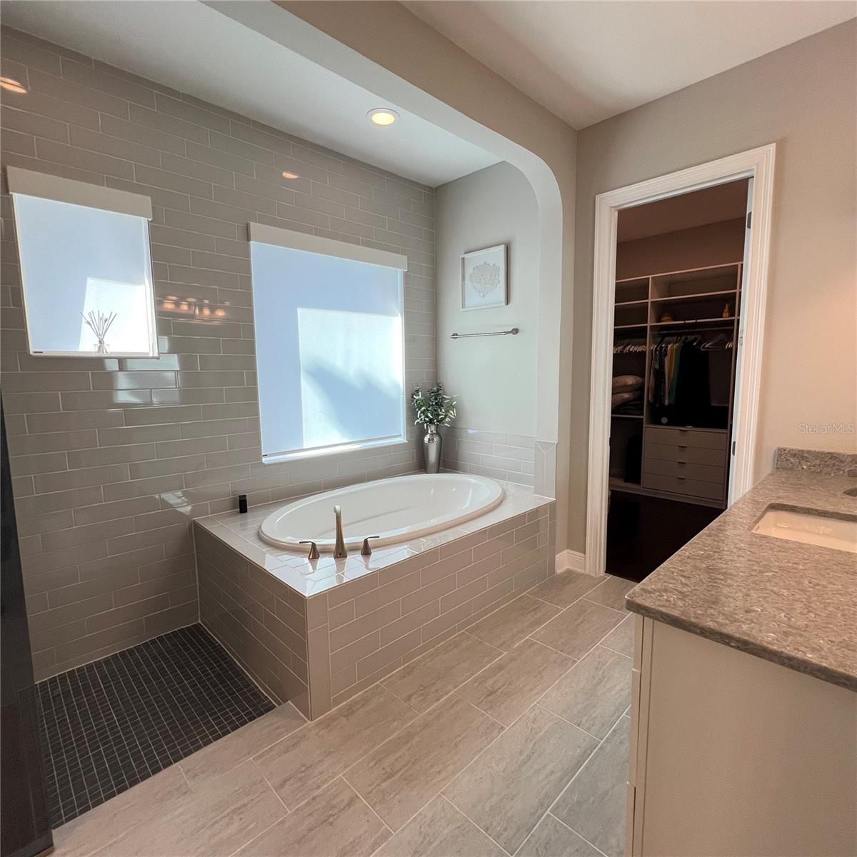 WATERSIDE/JOHNS LK-PH 1 - Residential