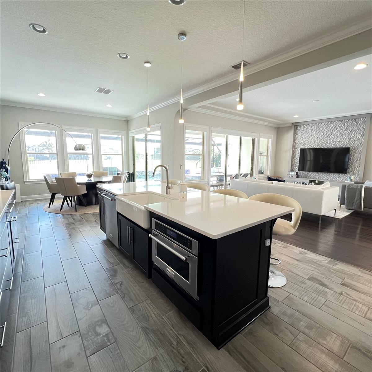 WATERSIDE/JOHNS LK-PH 1 - Residential