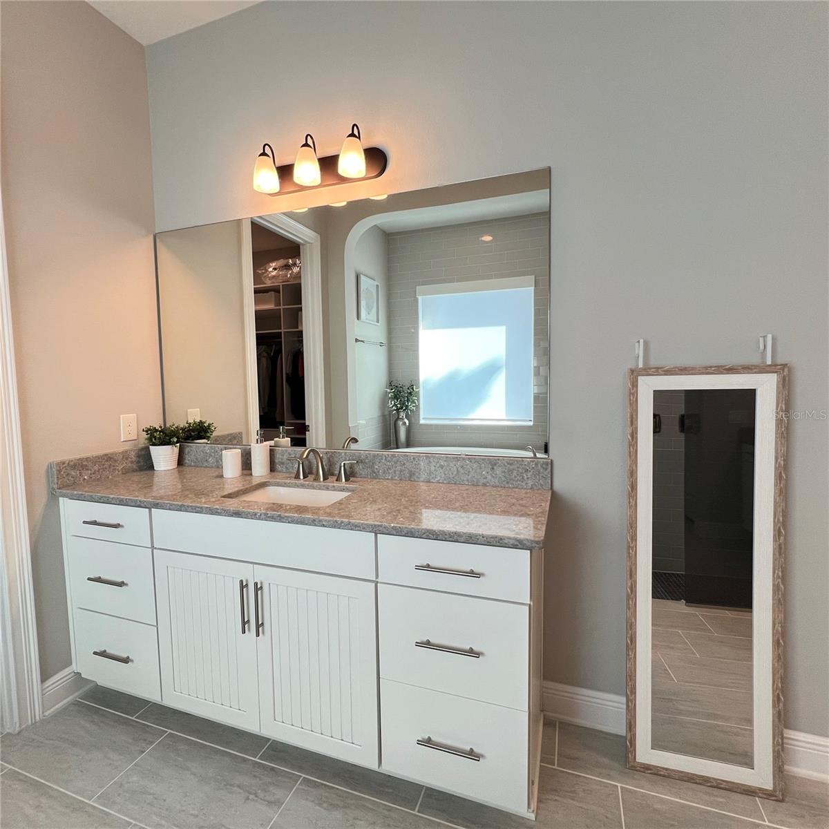 WATERSIDE/JOHNS LK-PH 1 - Residential