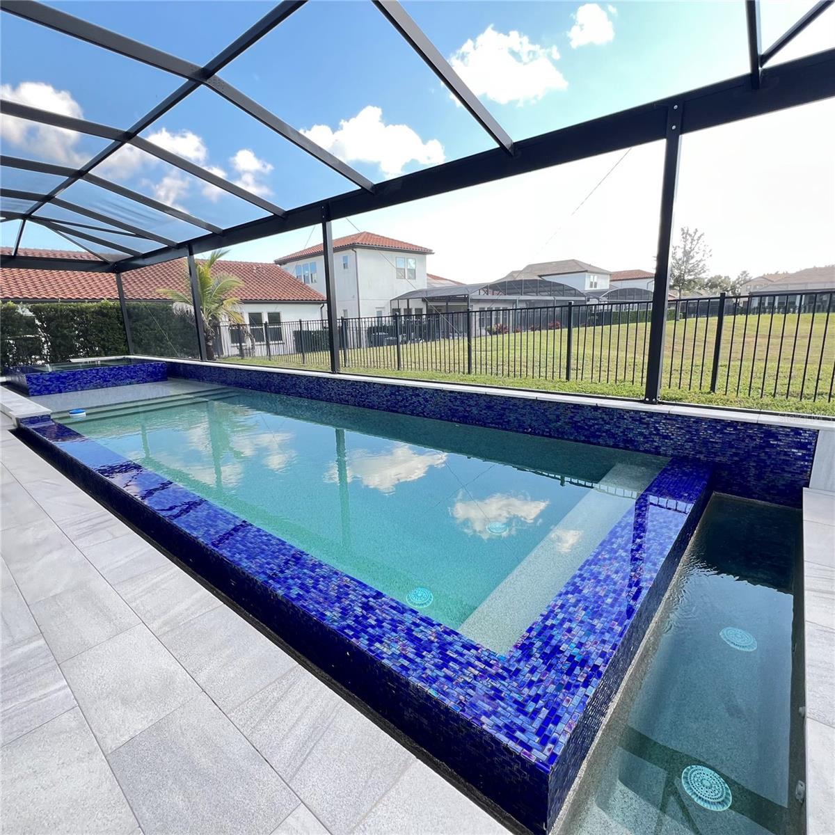 WATERSIDE/JOHNS LK-PH 1 - Residential