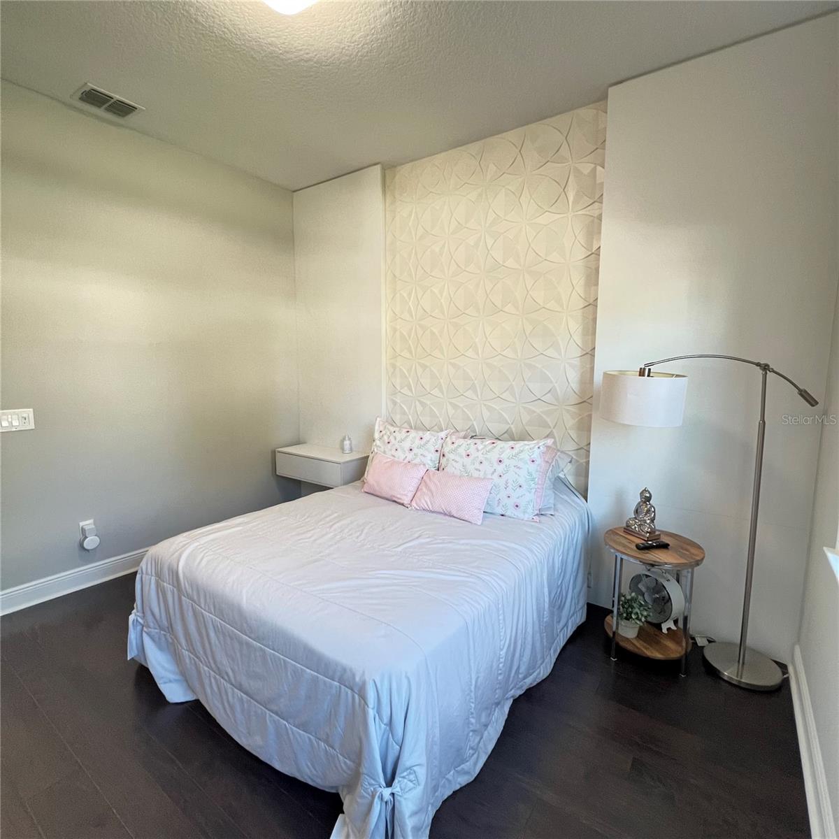 WATERSIDE/JOHNS LK-PH 1 - Residential