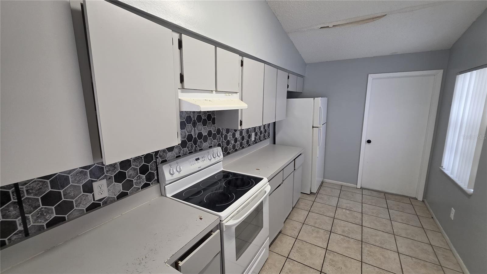 BENTONS GARDEN COVE - Residential