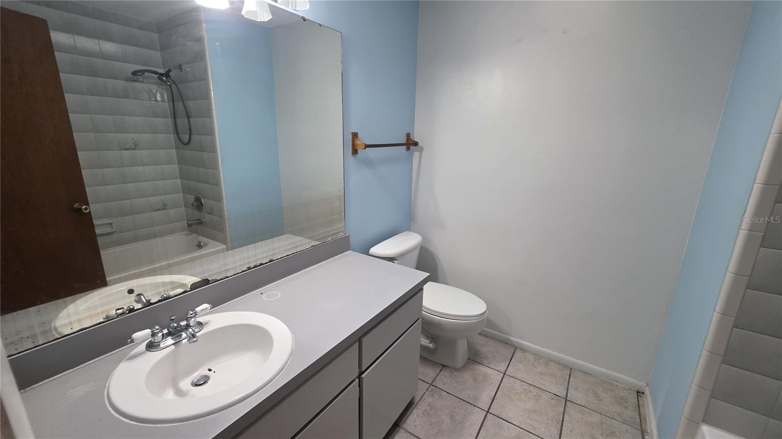 BENTONS GARDEN COVE - Residential