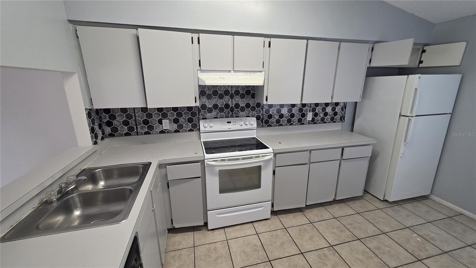 BENTONS GARDEN COVE - Residential