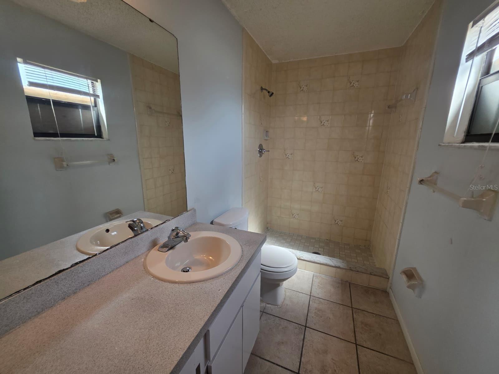 BENTONS GARDEN COVE - Residential