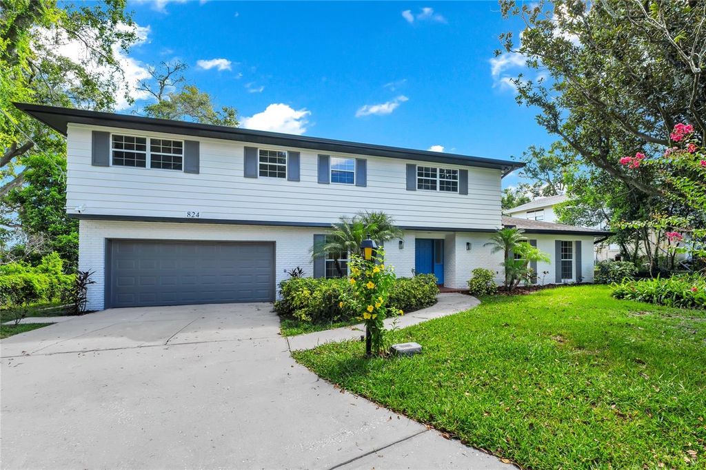 Photo of 824 Lake Elbert Court, Winter Haven, FL 33881 (MLS # G5102284)