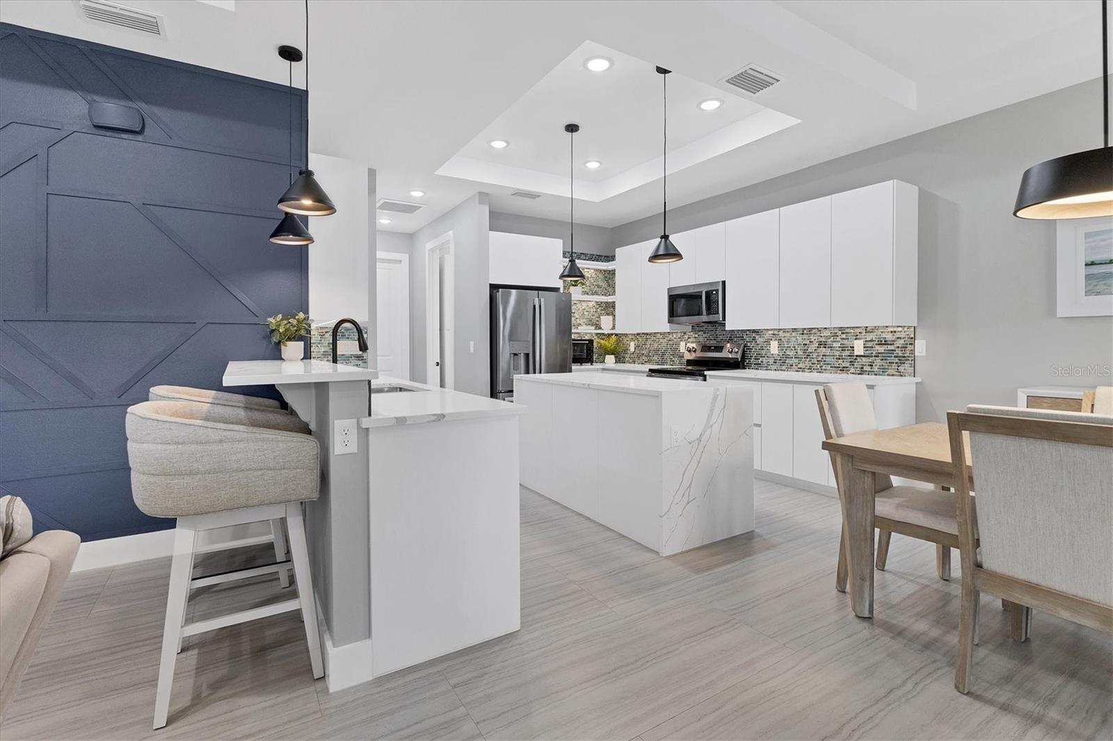 ROTONDA LAKES - Residential