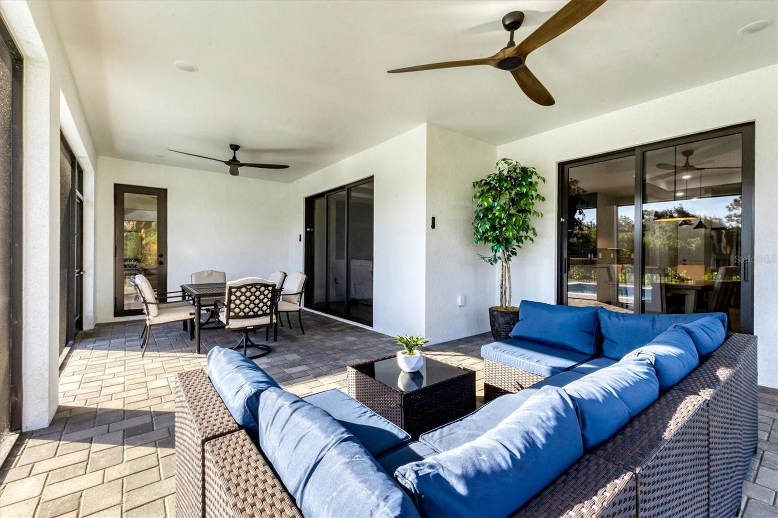 ROTONDA LAKES - Residential