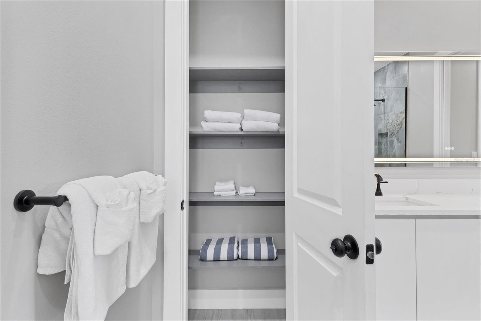 ROTONDA LAKES - Residential