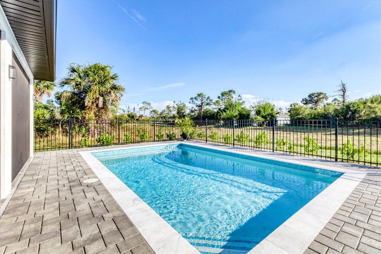 ROTONDA LAKES - Residential