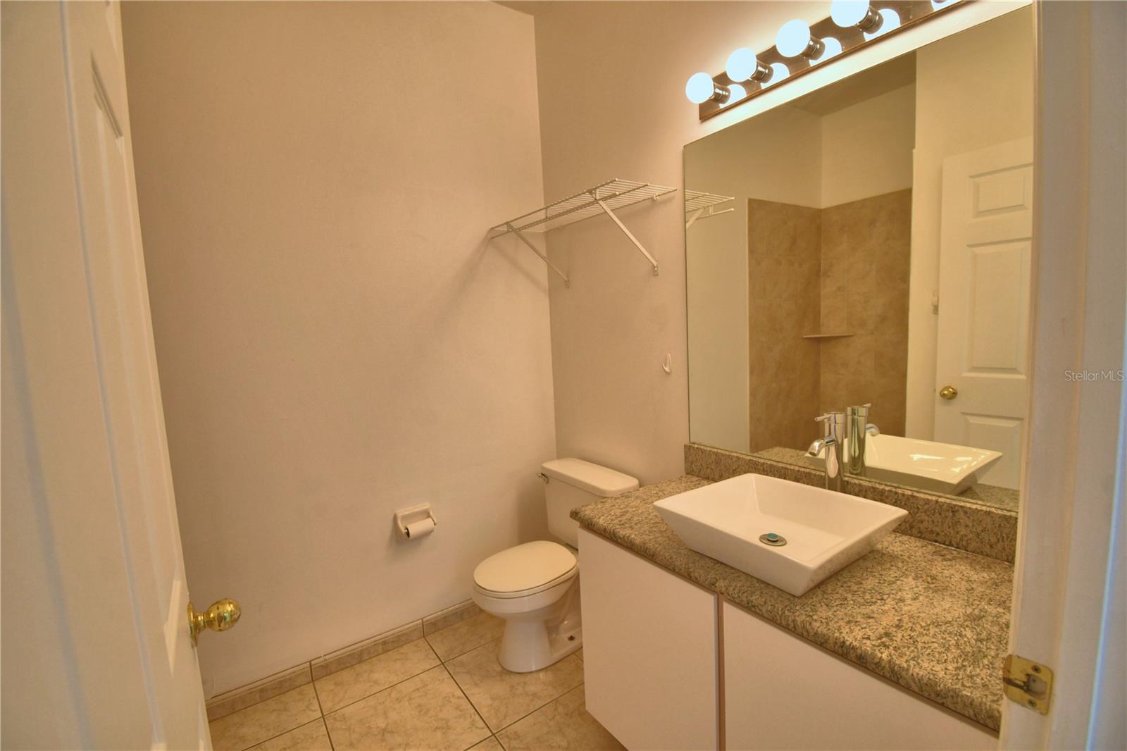 DAHLIA RESERVE AT CRESCENT LAKES - Residential Lease