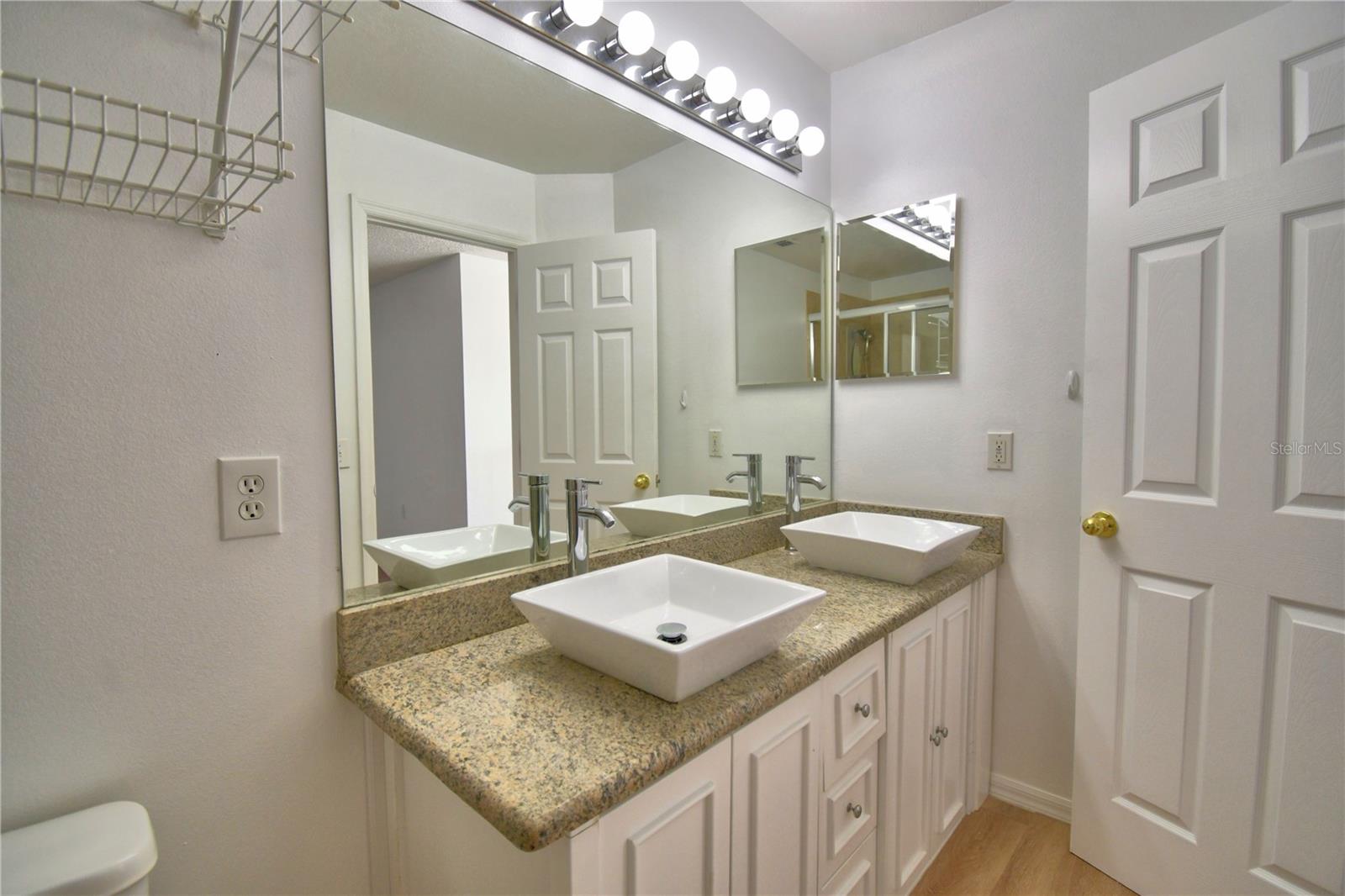 DAHLIA RESERVE AT CRESCENT LAKES - Residential Lease
