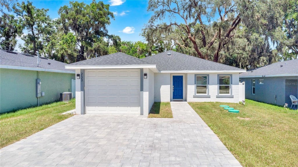 Photo of 233 E 16th Street, Apopka, FL 32703 (MLS # G5116593)
