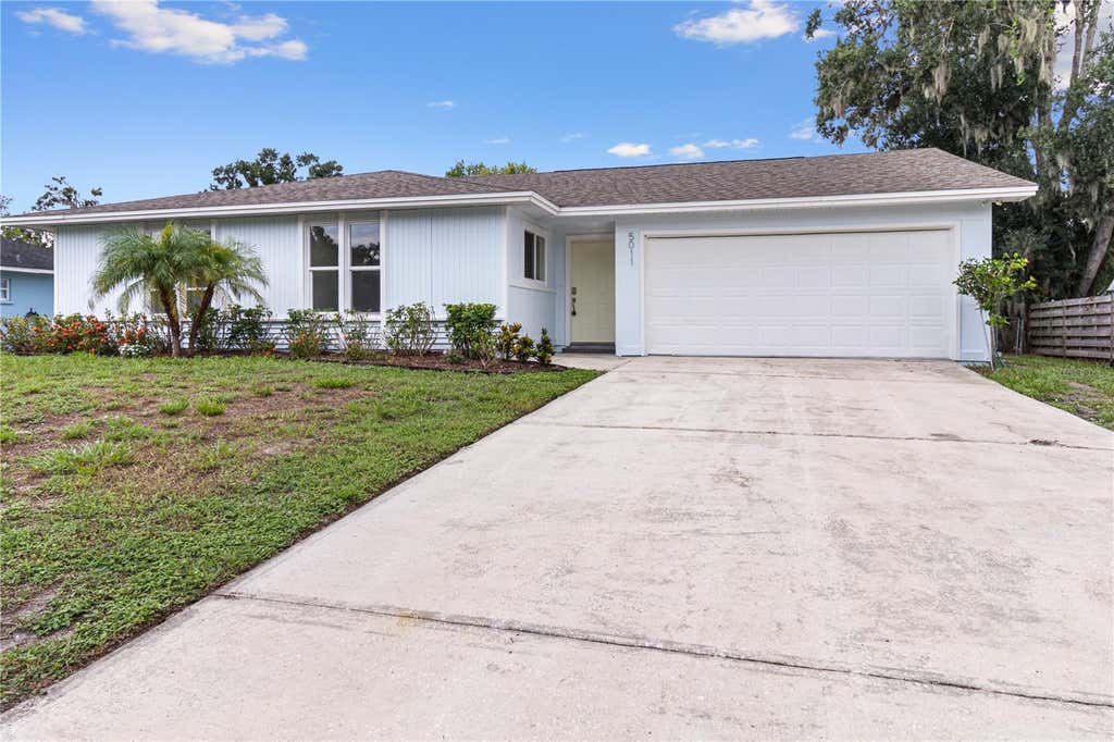 Photo of 5011 Leon Drive, Palmetto, FL 34221 (MLS # TB8533497)