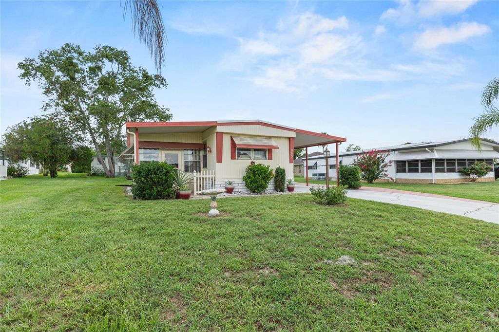 Photo of 805 Royal Palm Avenue, The Villages, FL 32159 (MLS # G5099231)