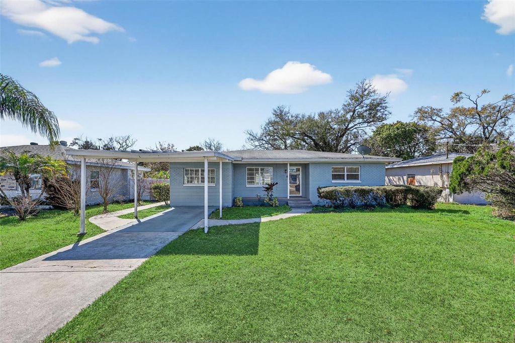 Photo of 2714 W Grace Street, Tampa, FL 33607 (MLS # TB8480193)