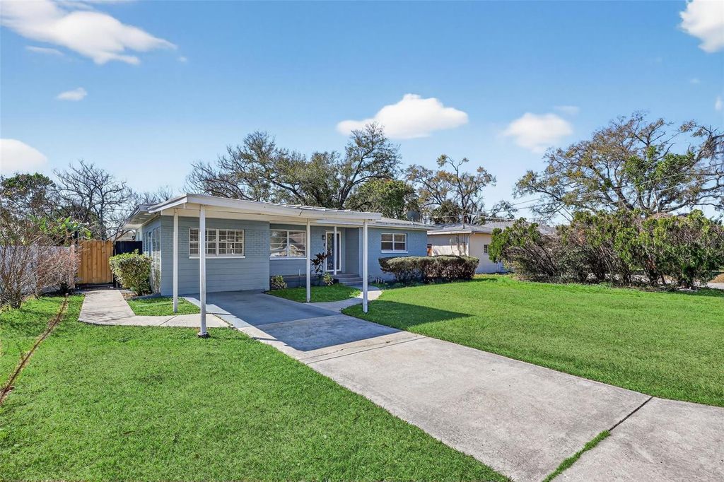 Photo of 2714 W Grace Street, Tampa, FL 33607 (MLS # TB8480193)