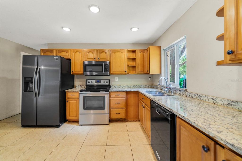 Photo of 710 W Alfred Street, Tavares, FL 32778 (MLS # O6333867)