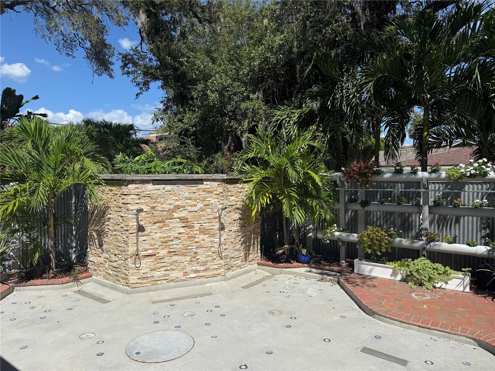 420 DRUID ROAD W
