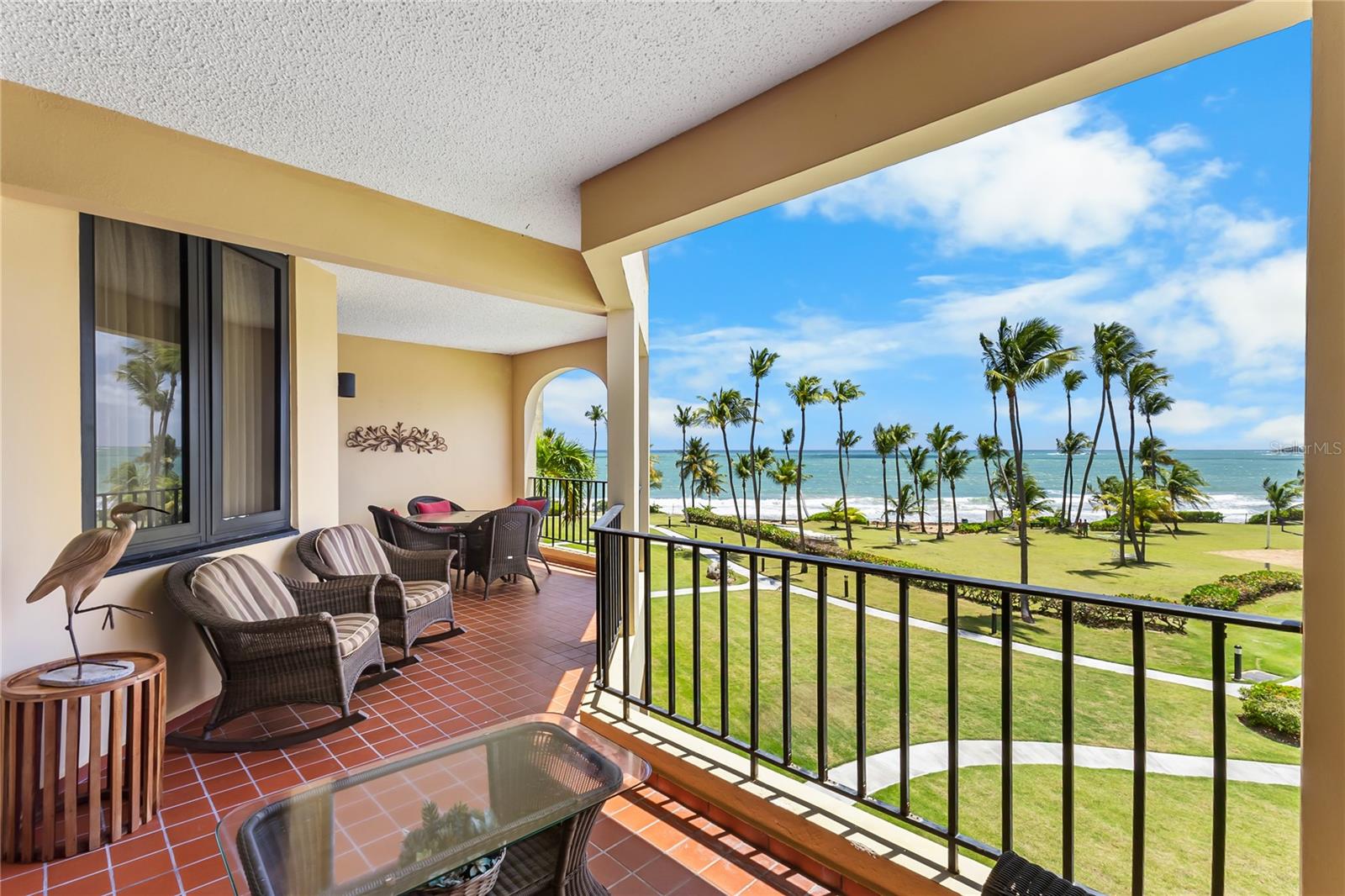 190 CANDELERO DR 228