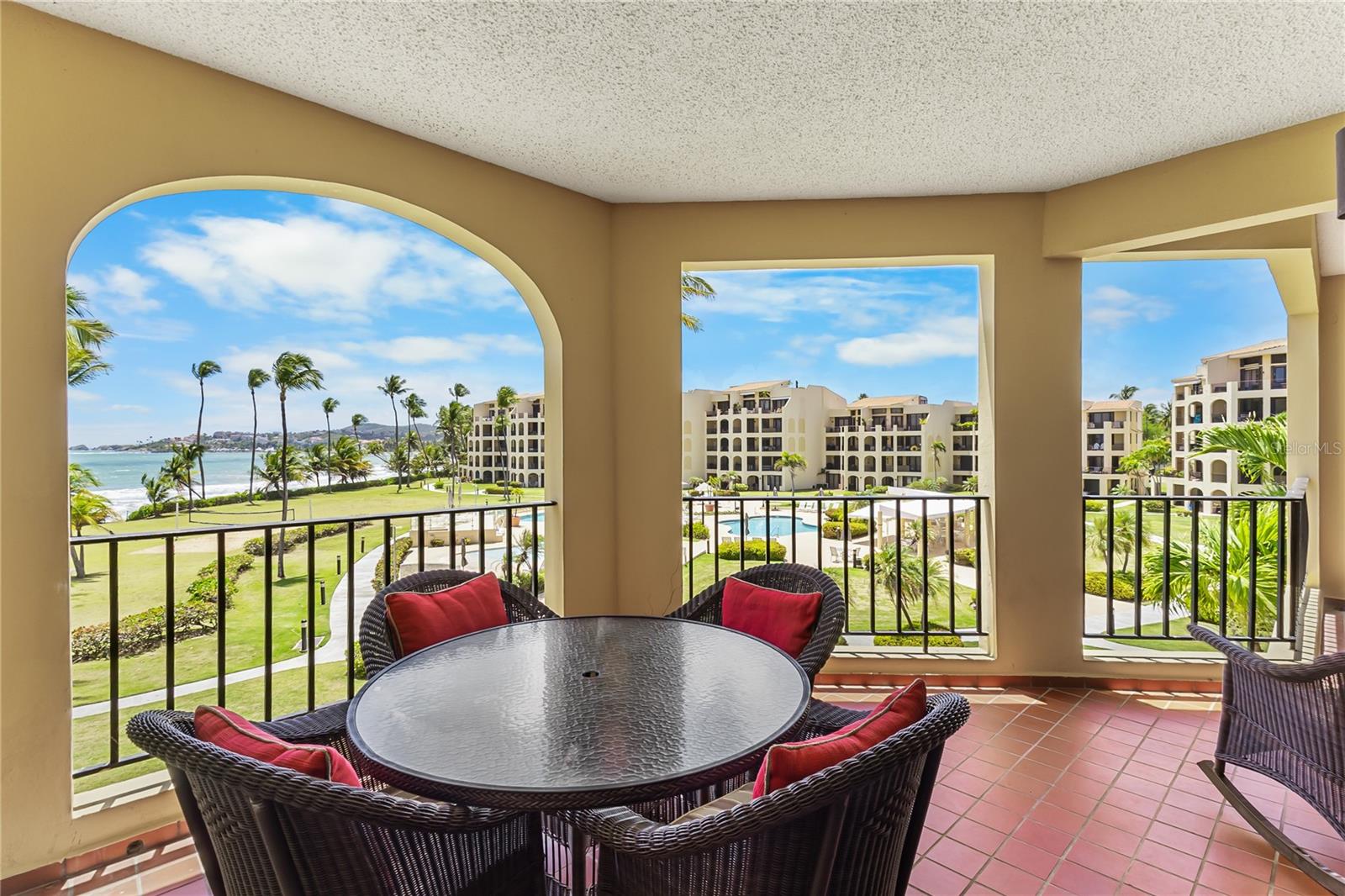 190 CANDELERO DR 228